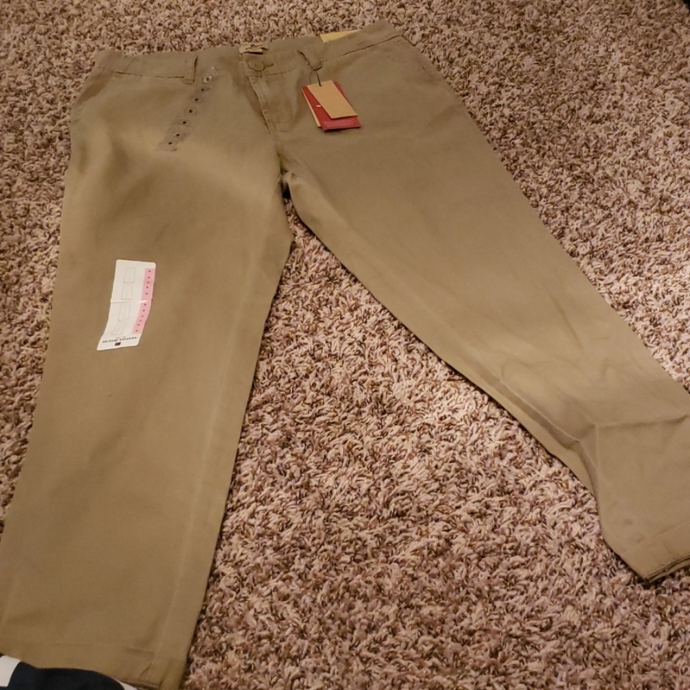 Cute chino pants/khaki ankle/cropped pants